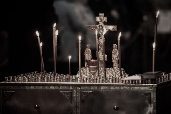 panihida-stoimost-poryadok-provedeniya-i-kak-vybrat-hram-ili-zal-dlya-proshhaniya-94-600x400.jpg