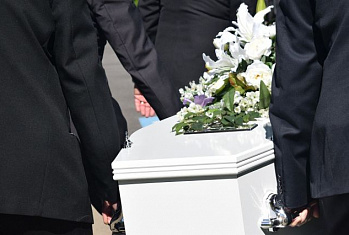Комитет по тарифам Ленобласти определил цену услуг по погребению